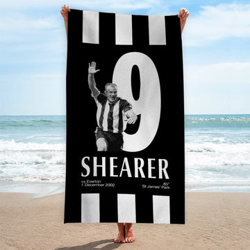 Newcastle Shearer 9 - Football Legends - Beach Towel - 150cm x 75cm