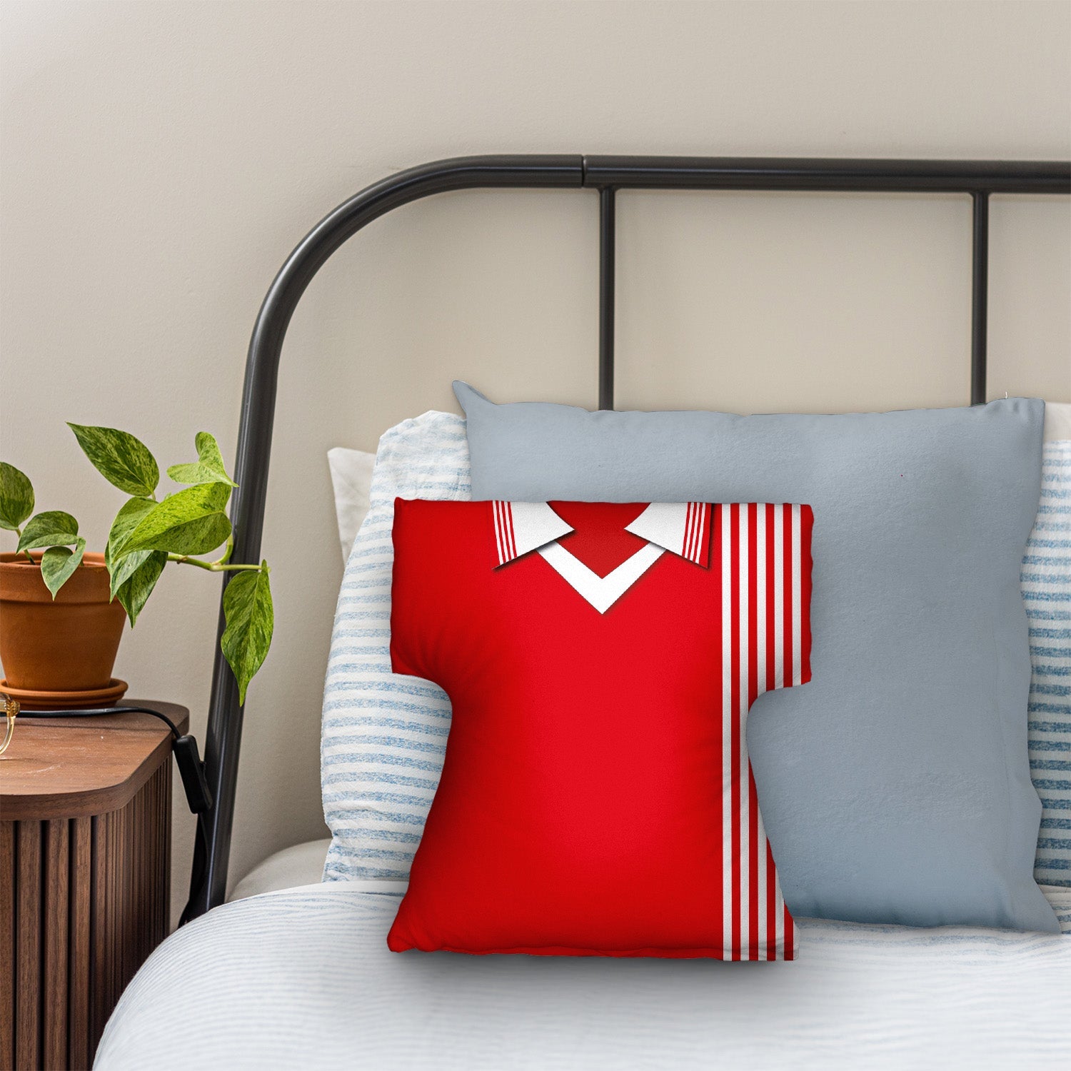 Aberdeen - 1976 Home Shirt - Personalised Retro Shirt Cushion