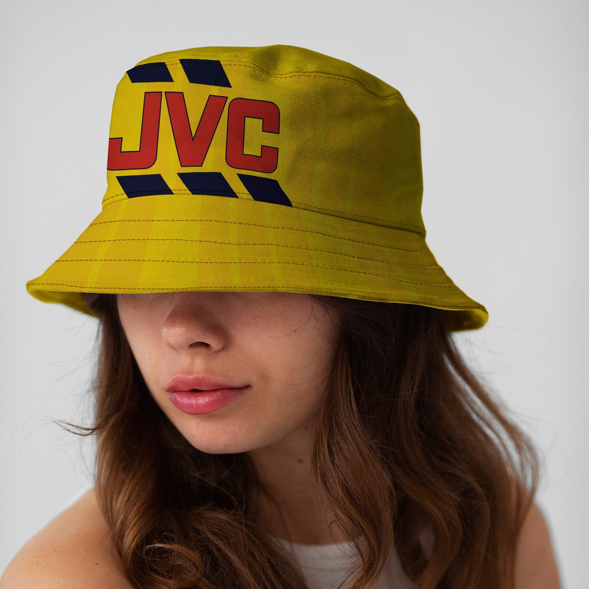 Arsenal 1993 Away Bucket Hat on woman's head