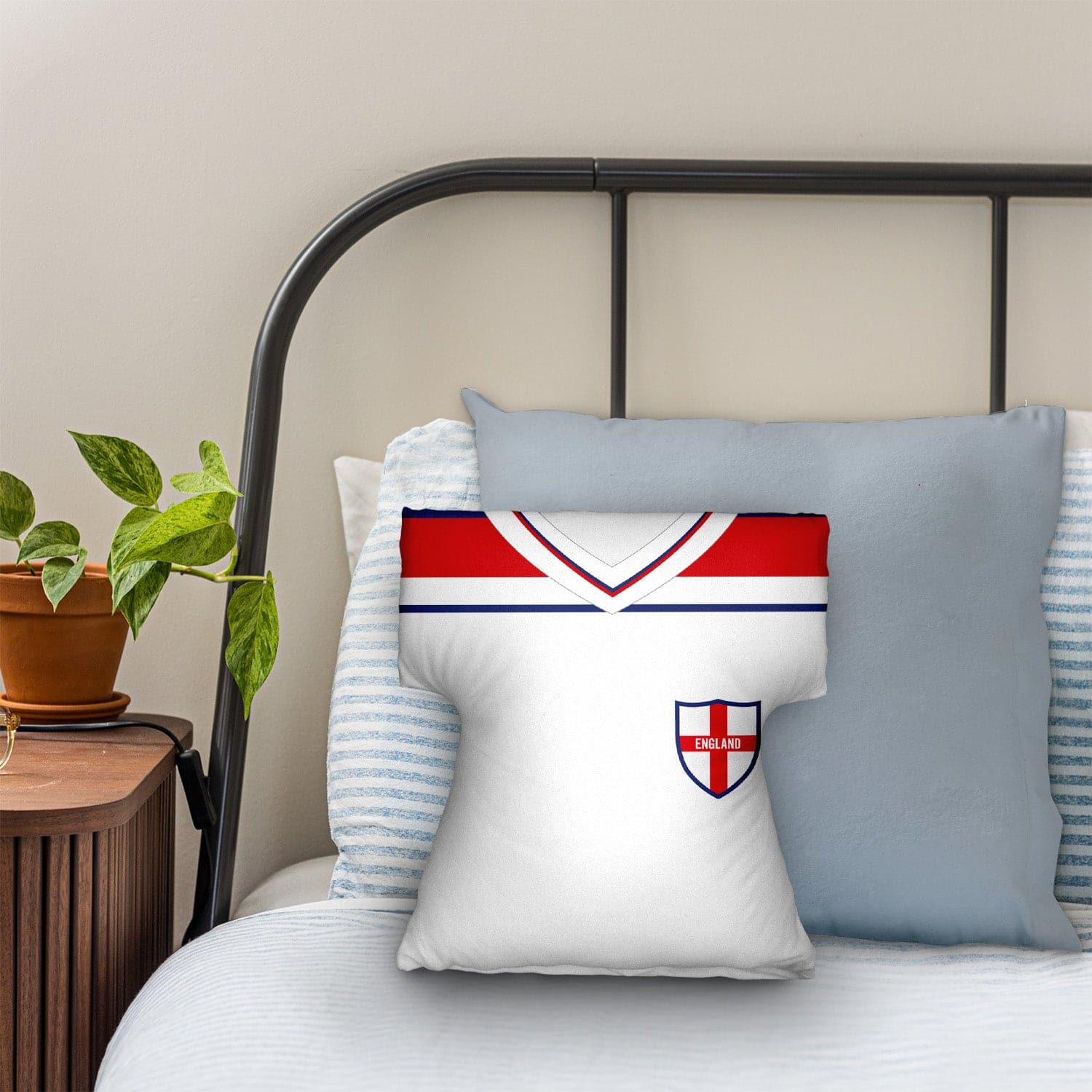 England - 1982 Home - Retro Shirt Cushion