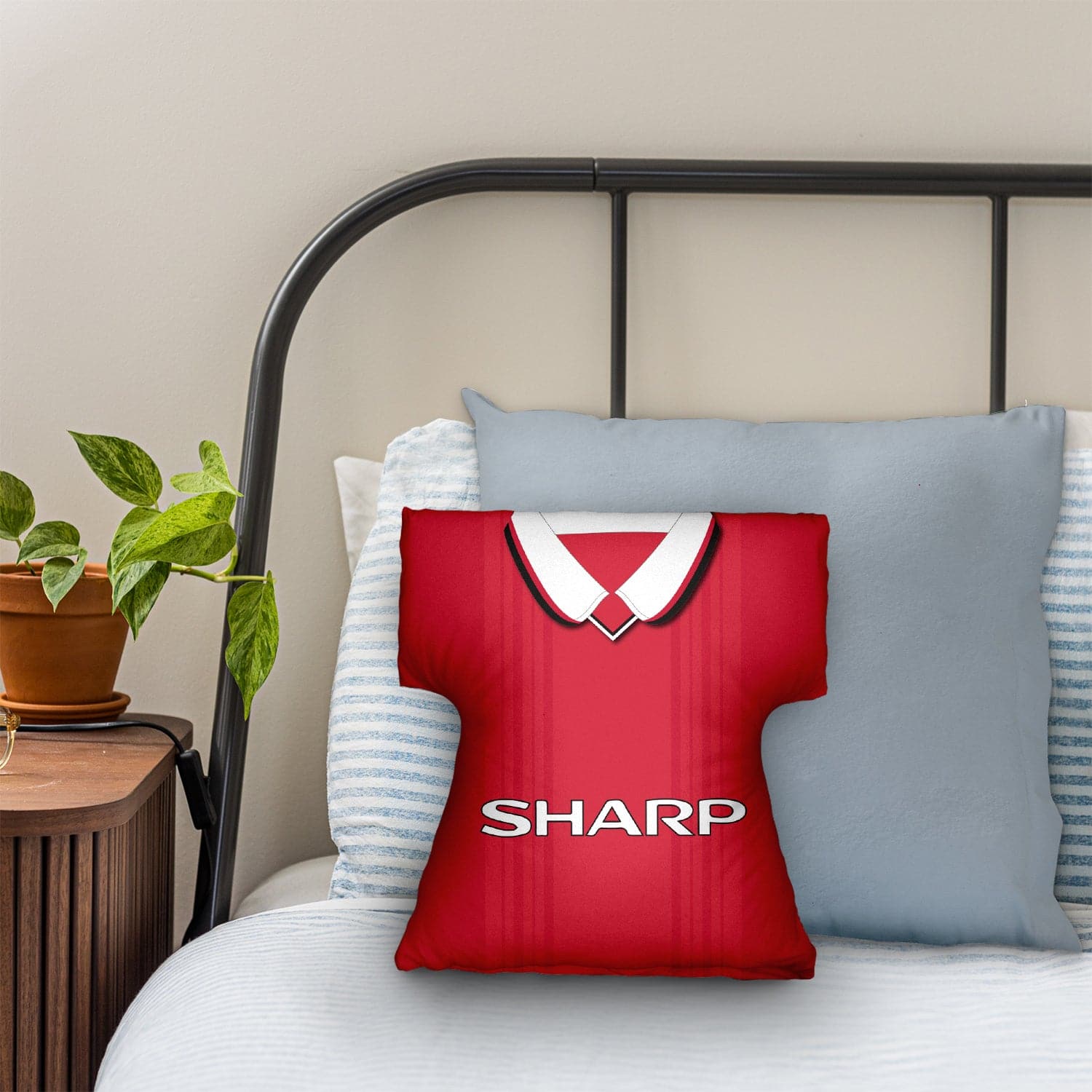 Man UTD 1999 Home - Retro  Shirt Cushion